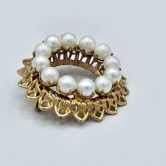 Vintage Couture Pearl Brooch Imitation Open Circle Round Gold Tone Estate Pin - Picture 2 of 7